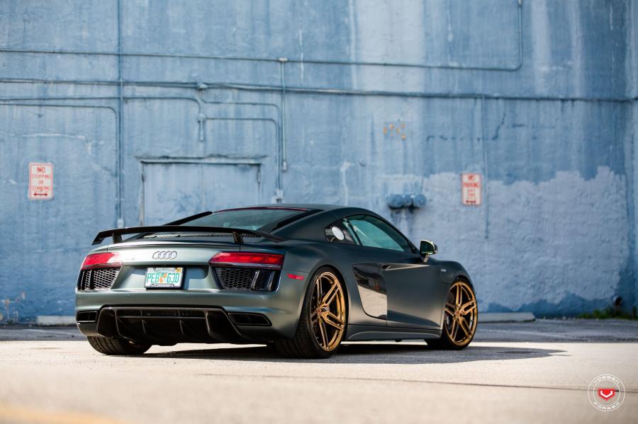  Audi R8 V10 on Vossen Wheels (HC-1) 2016 года  (фото 33 из 47)